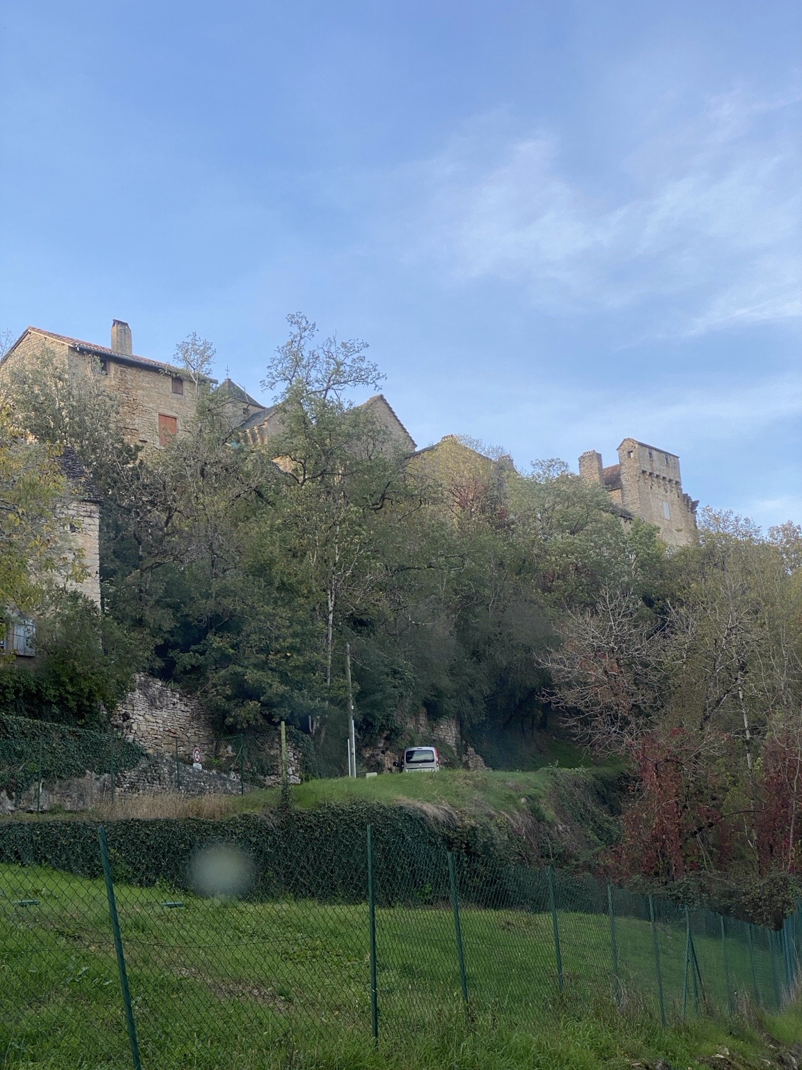 Vue depuis le bas de la Commanderie
