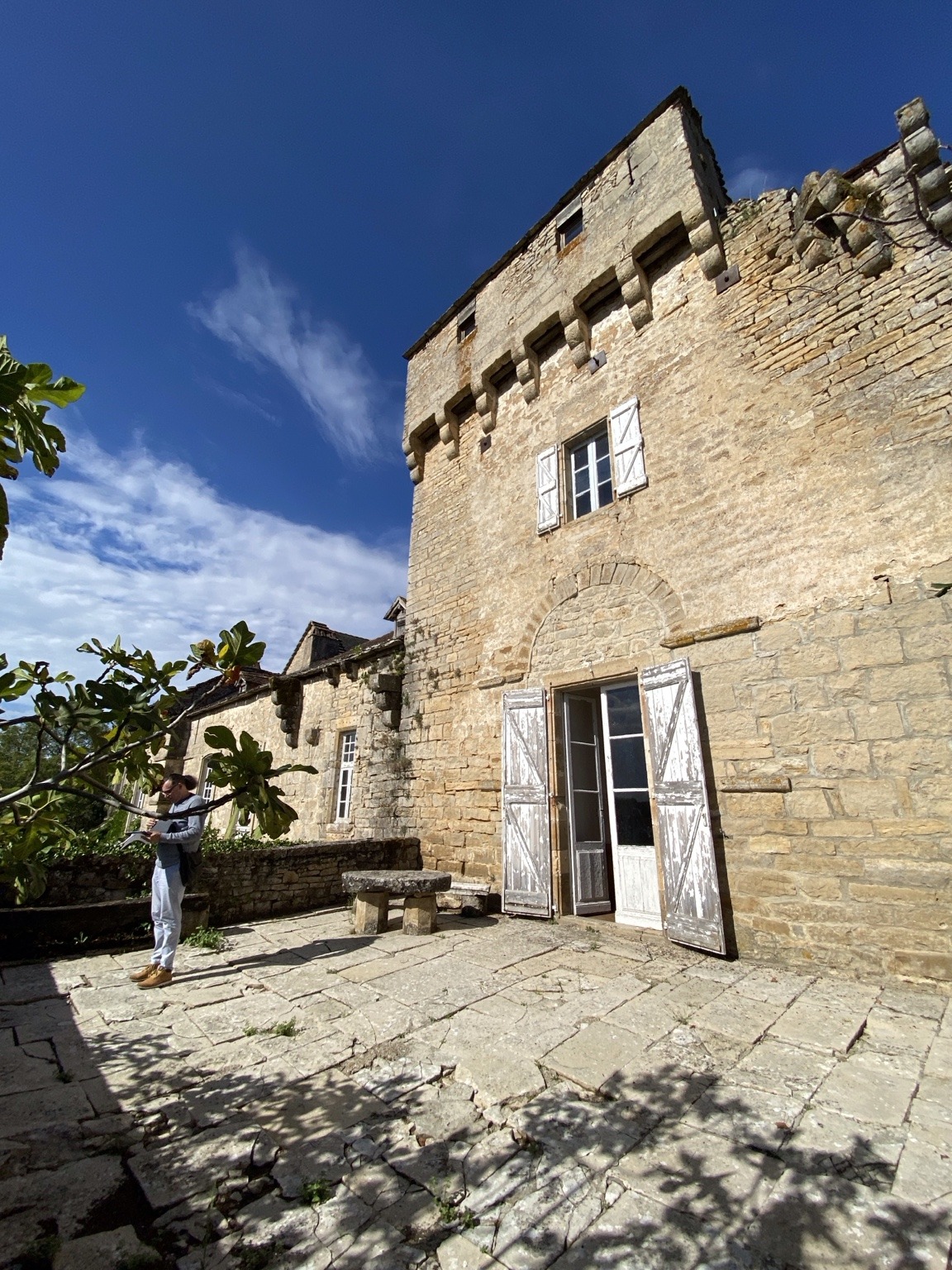 Terrasse et fa&ccedil;ade de la tour