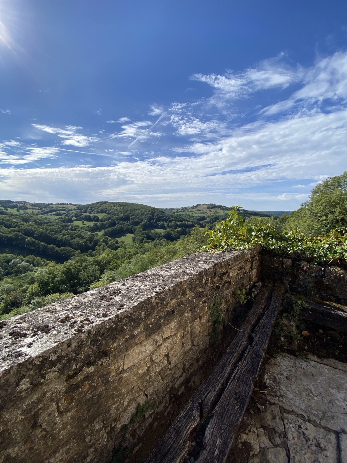 Terrasse avec vue sur la vall&eacute;e